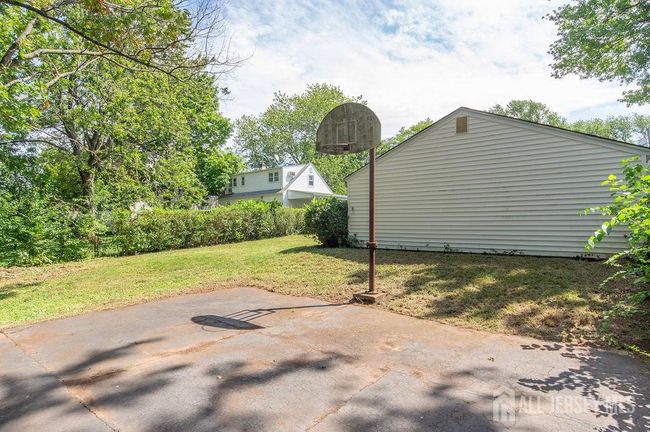 7 Walnut St, House other with 5 bedrooms, 2 bathrooms and null parking in Edison NJ | Image 32