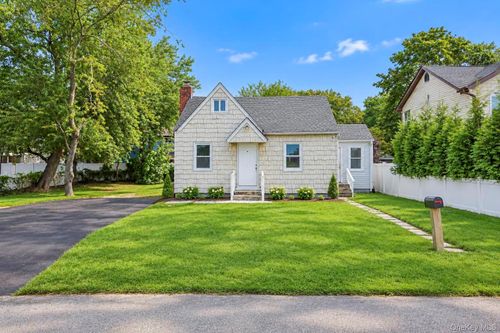 55 S 32nd St, Wyandanch, NY, 11798-2612 | Card Image