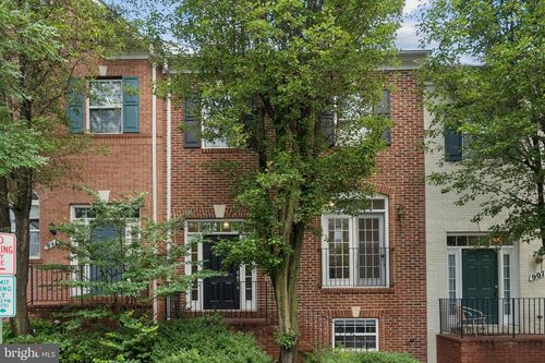 909 Crestfield Dr, ROCKVILLE, MD, 20850-6080 | Card Image