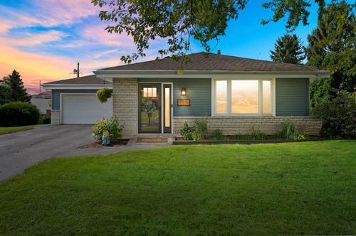 9416667 Cumberland Rd, Menomonee Falls, WI, 53051-1446 | Card Image