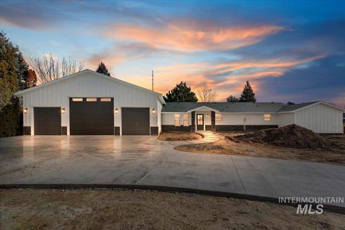 2435 N Black Cat Rd, Meridian, ID, 83646-5327 | Card Image