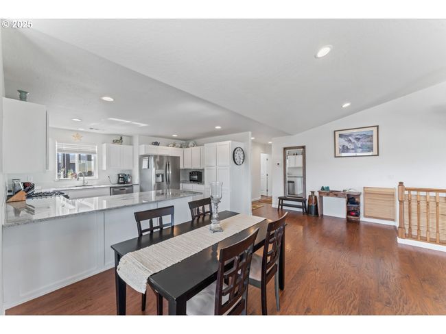 1019 Azure Way, House other with 3 bedrooms, 2 bathrooms and 2 parking in Eagle Point OR | Image 16