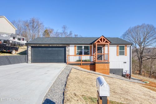 895 Ridgecrest Rd, Luttrell, TN, 37779-2544 | Card Image