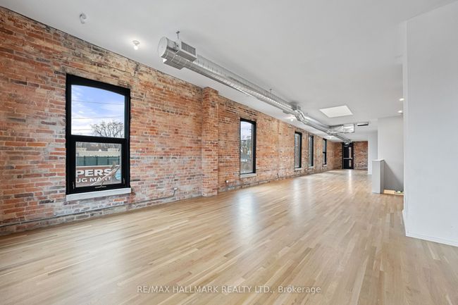 300 - 972 Queen St E, Home with 0 bedrooms, 1 bathrooms and null parking in Toronto ON | Image 7