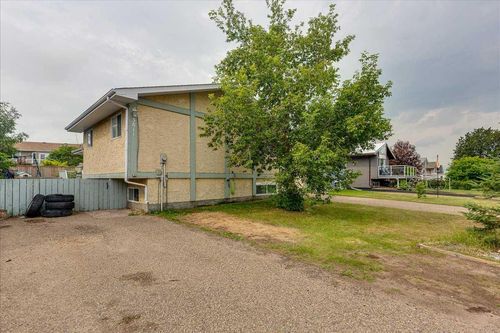 3811 52 Ave, Ponoka, AB, T4J1C8 | Card Image