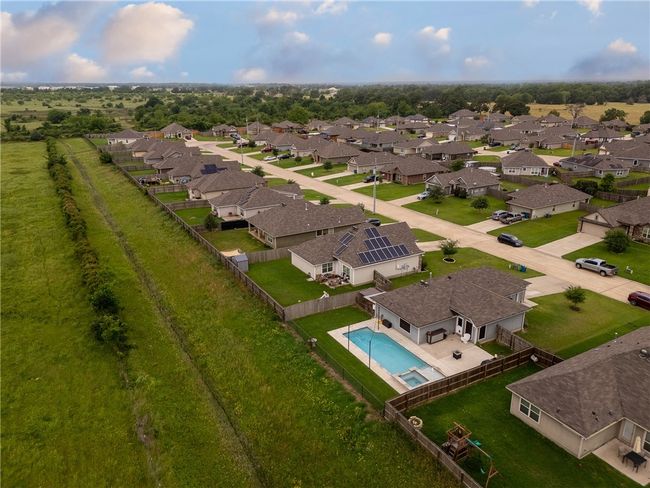 817 Mockingbird St, House other with 3 bedrooms, 2 bathrooms and null parking in Navasota TX | Image 33