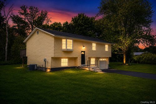 15 Colonial Ave, Fishkill, NY, 12524-1312 | Card Image