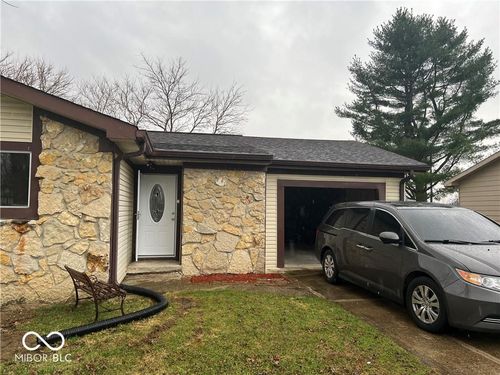 458 Sayre Dr, Greenwood, IN, 46143-1135 | Card Image