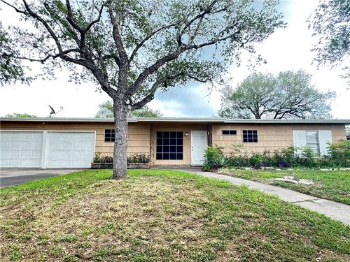 620 Reynolds Ave, Taft, TX, 78390-3120 | Card Image