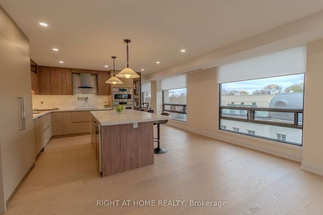 608 - 447 Walmer Rd, Condo with 3 bedrooms, 4 bathrooms and 2 parking in York ON | Image 6