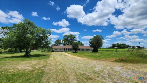 163 N Mehnert St, Yorktown, TX, 78164-3401 | Card Image