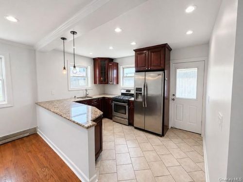 2516 Eastchester Rd, Bronx, NY, 10469-5902 | Card Image