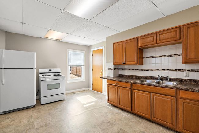 Large Kitchen space | Image 14