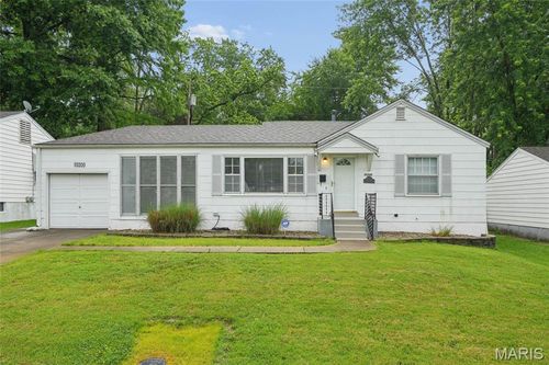 10200 Coburg Lands Dr, Saint Louis, MO, 63137-2045 | Card Image