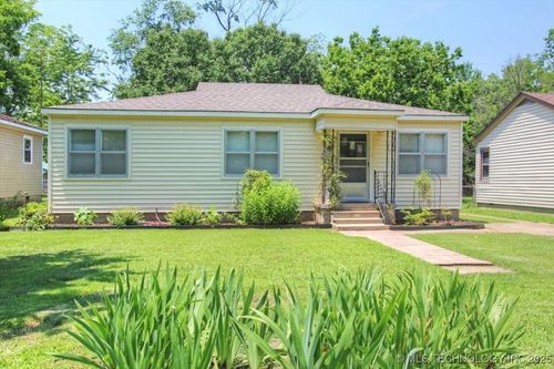 708 S Pecan St, Nowata, OK, 74048-4018 | Card Image