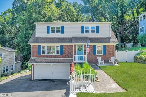 28 Macfarlan Ave, Hawthorne, NJ, 07506-3604 | Card Image