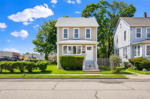 42 Satterie Ave, Valley Stream, NY, 11580-6039 | Card Image