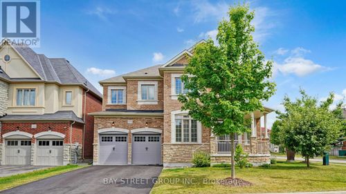 1070 Wilbur Pipher Cir, Newmarket, ON, L3X3H7 | Card Image