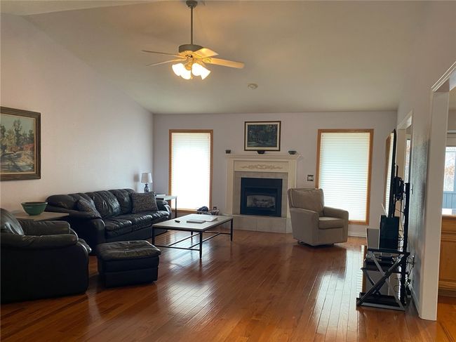 living room | Image 10