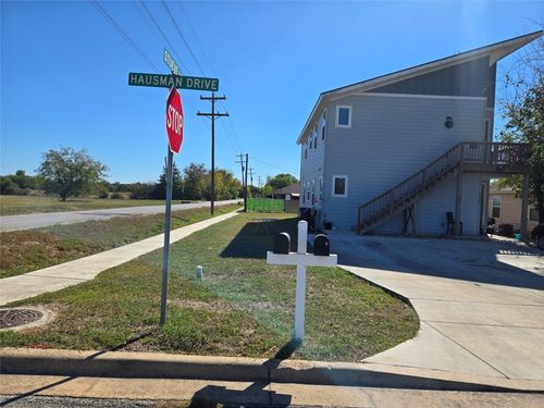 1300 Hausman, Lockhart, TX, 78644-2151 | Card Image