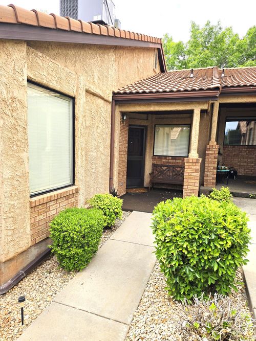 679 Ridge Rim Way, St. George, UT, 84770-5700 | Card Image