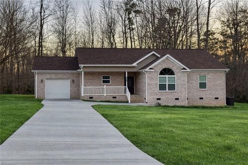 4218 Farlow Dr, Greensboro, NC, 27406-9051 | Card Image