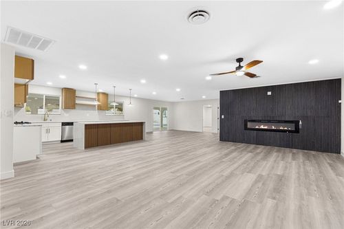 271 E Middleton Dr, Henderson, NV, 89015-8025 | Card Image