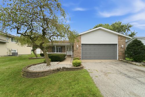 3695 Kingsway Dr, Crown Point, IN, 46307 | Card Image