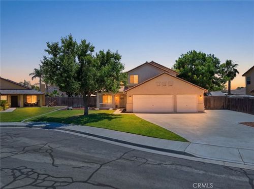 917 Margaret Cir, Hanford, CA, 93230-2370 | Card Image