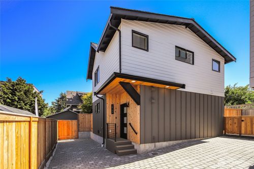 2742 38th Ave Sw, Seattle, WA, 98126-2113 | Card Image