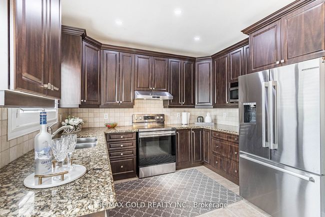 251 Father Tobin Rd, House other with 6 bedrooms, 4 bathrooms and 4 parking in Brampton ON | Image 10