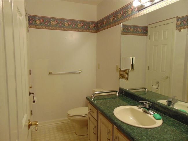 2007 Lake View Dr, Condo with 3 bedrooms, 3 bathrooms and 2 parking in Rostraver PA | Image 16