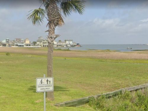 34 Tiki Dr, Tiki Island, TX, 77554 | Card Image