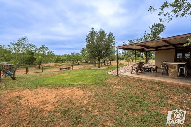 715 E Main St, House other with 3 bedrooms, 2 bathrooms and 2 parking in Bronte TX | Image 28