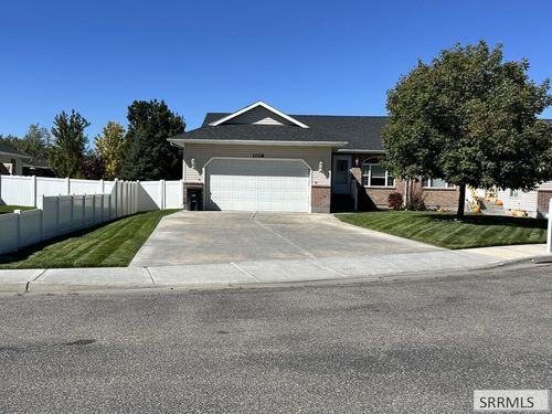 1028 Ashland Dr, Ammon, ID, 83406-4577 | Card Image