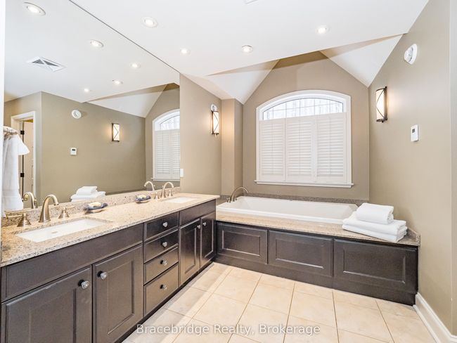SANDFIELD-5-W10 - 3876 Muskoka Rd Hwy 118 N/A W, Condo with 3 bedrooms, 4 bathrooms and null parking in Muskoka Lakes ON | Image 23