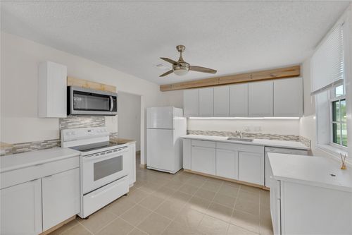 3103 Avenue H, Dickinson, TX, 77539-4911 | Card Image