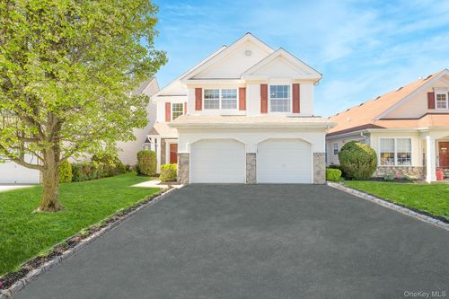 15 Sophia Dr, Middle Island, NY, 11953-2656 | Card Image