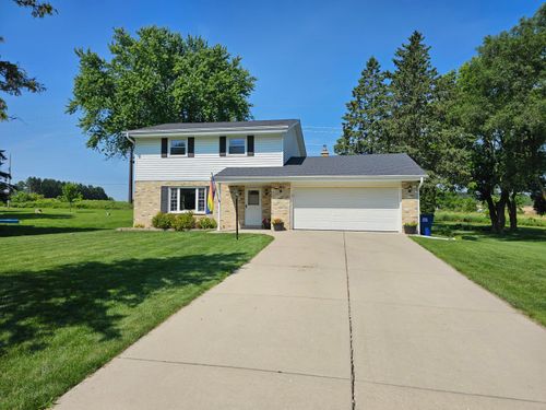 1535 Green Valley Rd, Grafton, WI, 53024-1006 | Card Image