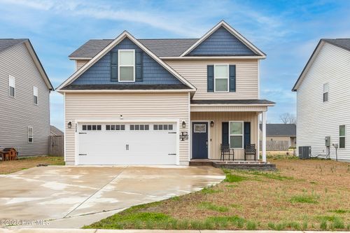 304 E Franck St, Richlands, NC, 28574-7396 | Card Image