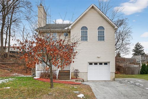 246 Robinson Ave, Newburgh, NY, 12550-3334 | Card Image