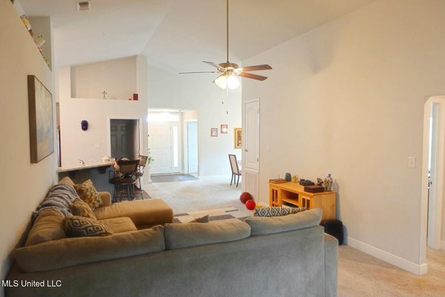 livingroom | Image 9