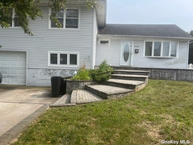 Ralph St, Seaford, NY 11783