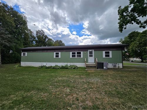 44 Lakewood Vlg, Medina, NY, 14103-1846 | Card Image