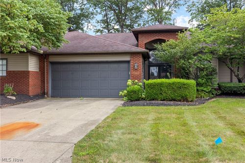5214 Parkhurst Dr, Sheffield Village, OH, 44054-2956 | Card Image
