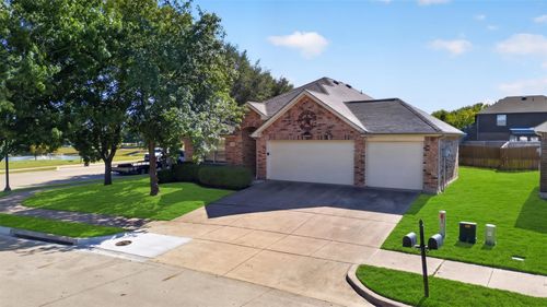 4001 Bridge Water Rd, Heartland, TX, 75126-8268 | Card Image