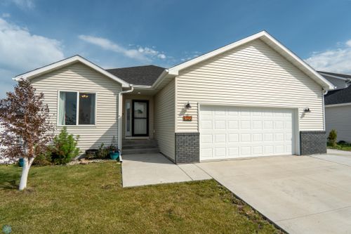 1322 28th Avenue W, West Fargo, ND, 58078 | Card Image