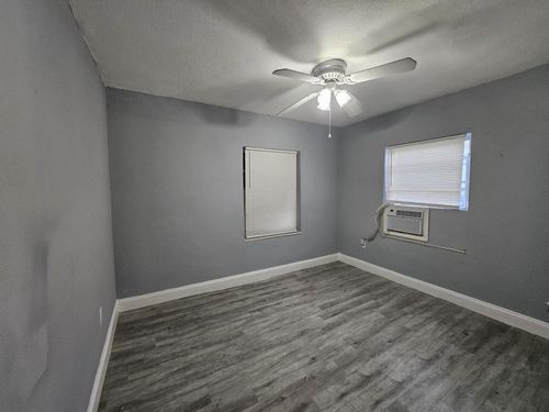 --1600 Nw 93rd St, Miami, FL, 33147-3249 | Card Image