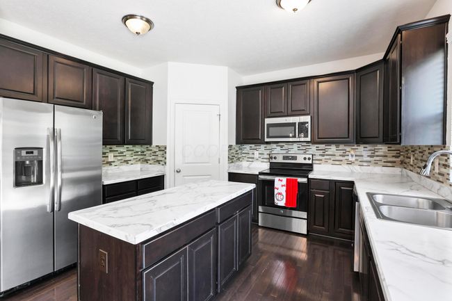 8601 Crooked Maple Dr, House other with 3 bedrooms, 3 bathrooms and null parking in Blacklick OH | Image 9