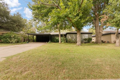 709 Cozby St N, Benbrook, TX, 76126-2511 | Card Image